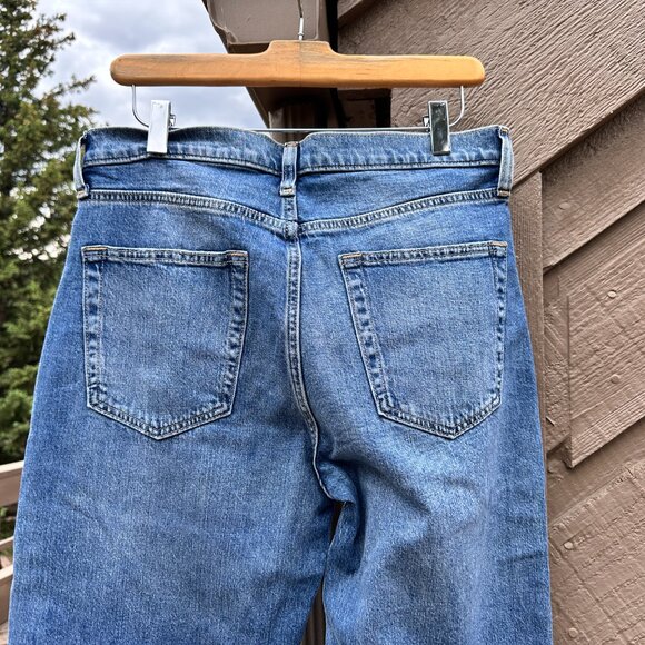 EUC Gap Loose Mid-Rise Jeans in Medium Wash - Picture 6 of 9